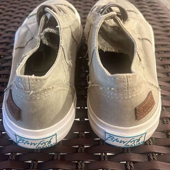 Blowfish Malibu Women's Shoes Sz 7 Gray With Fray Canvas Sneakers Slip On - Picture 3 of 12